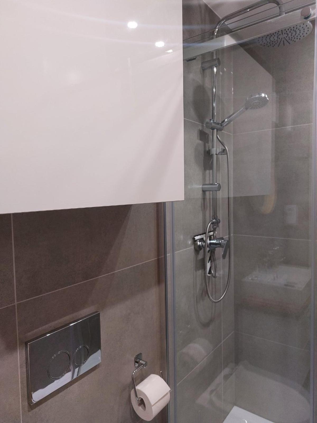 Apartament Gdanska Lägenhet Łódź Exteriör bild